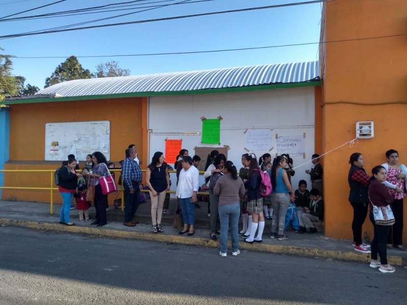 Toman primaria ante ausencia de maestro fijo