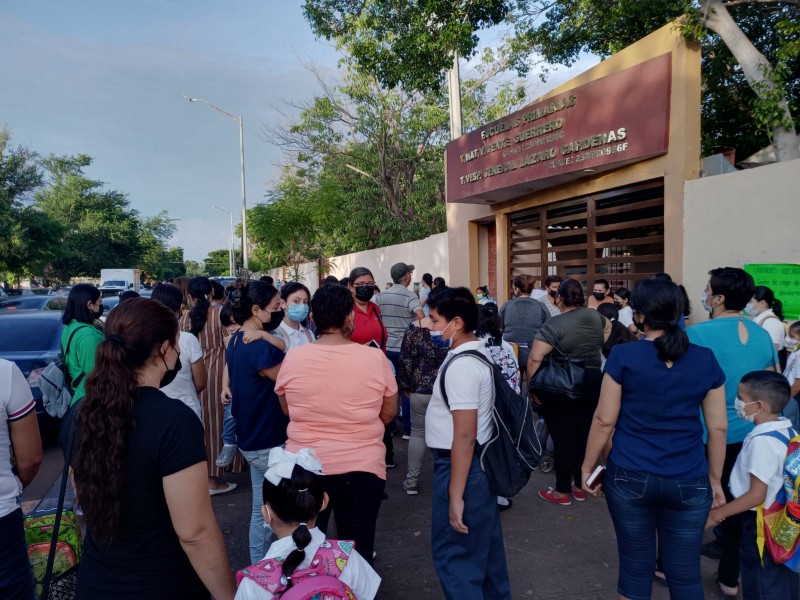 Toman primaria Vicente Guerrero por falta de cableado eléctrico