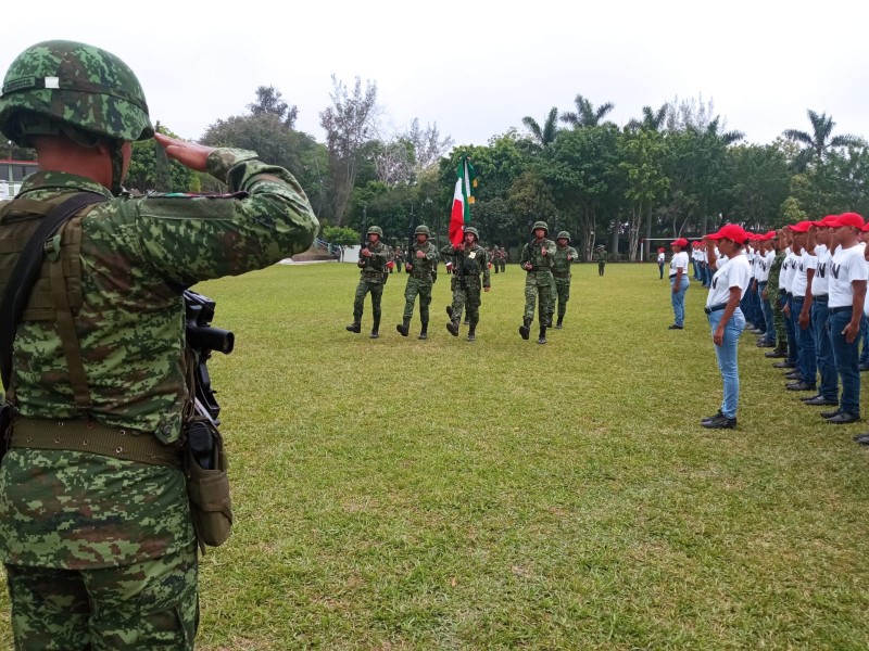 Toman protesta clase 2004 del Servicio Militar Nacional en Tuxpan