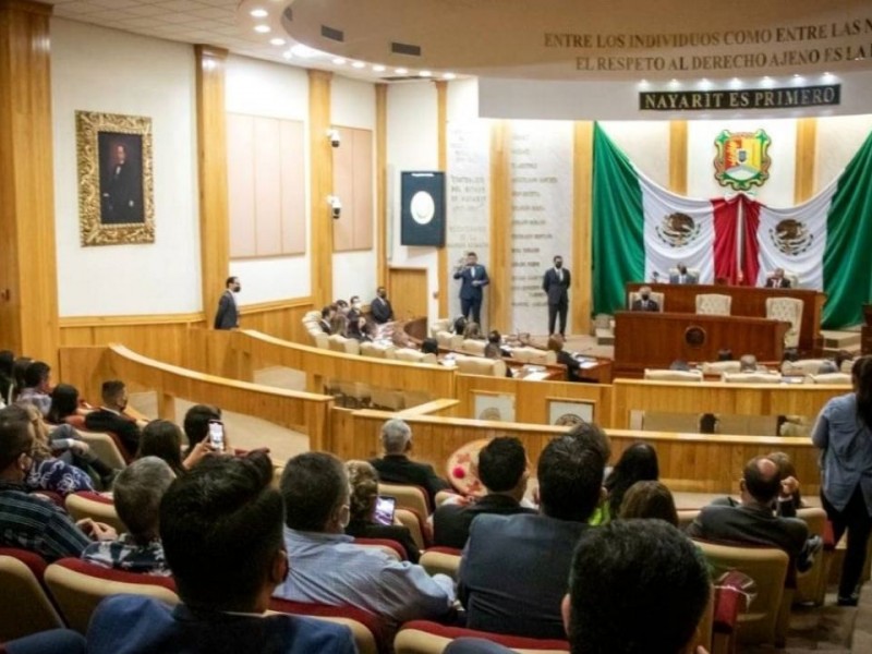 Toman protesta diputados suplentes