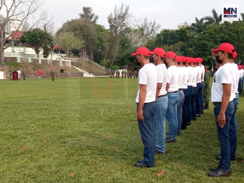 Toman protesta hombres y mujeres del SMN en Tuxpan