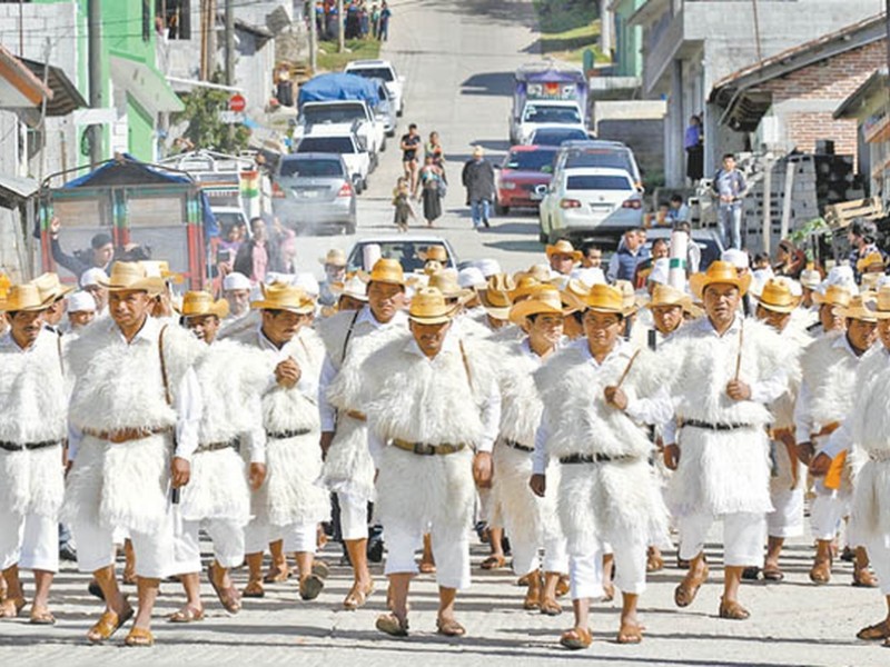 Toman protesta nuevas autoridades tradicionales en Chamula