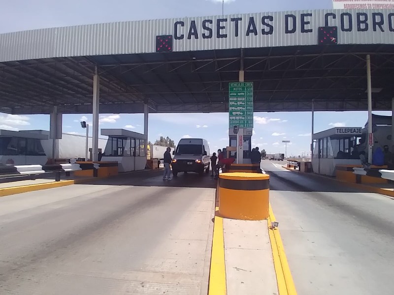 Toman san marqueños, caseta de cobro en Calera