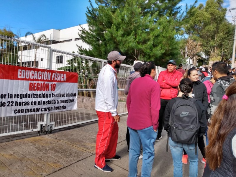 Toman Seduzac maestros de educación física