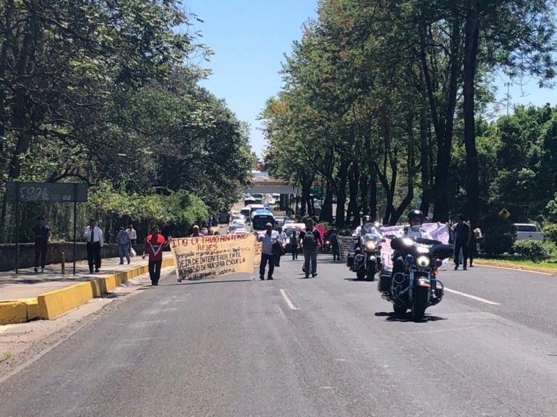 Toman SEV y retrasan entrega de becas