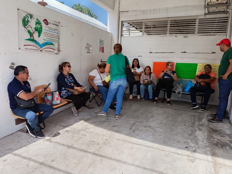 Toman trabajadores delegación de la SEV en Veracruz