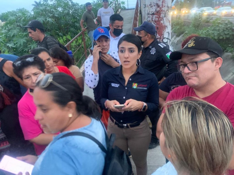 Toman y bloquean libramiento carretero por falta de agua