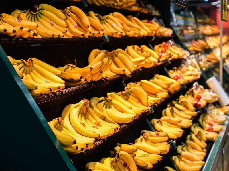 Plátanos, tomate verde y loncherías con precios a la alza