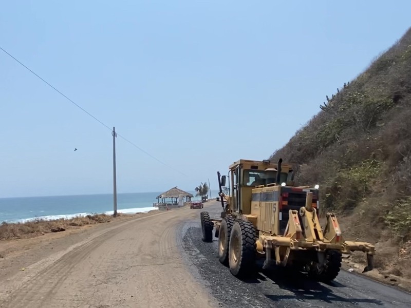 Tome precauciones: trabajos de reencarpetamiento en la carretera Acapulco-Zihuatanejo
