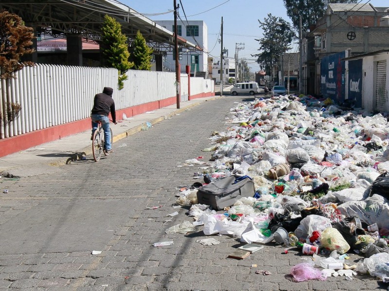 Toneladas de basura  en calles de San Andrés Cuexcontitlán