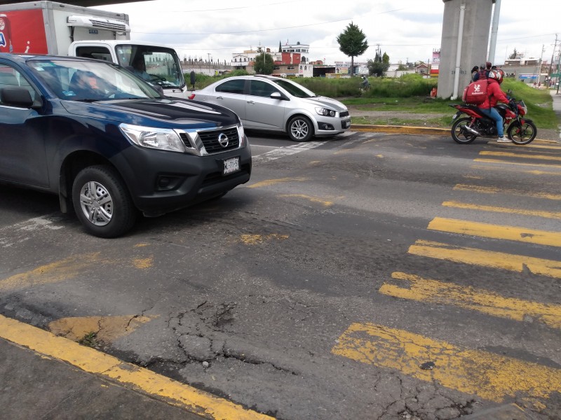 Tope genera caos vial en Avenida Las Torres