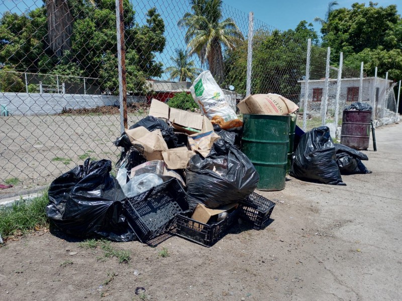 Topeños denuncian fallas en alcantarillado y recolección de basura