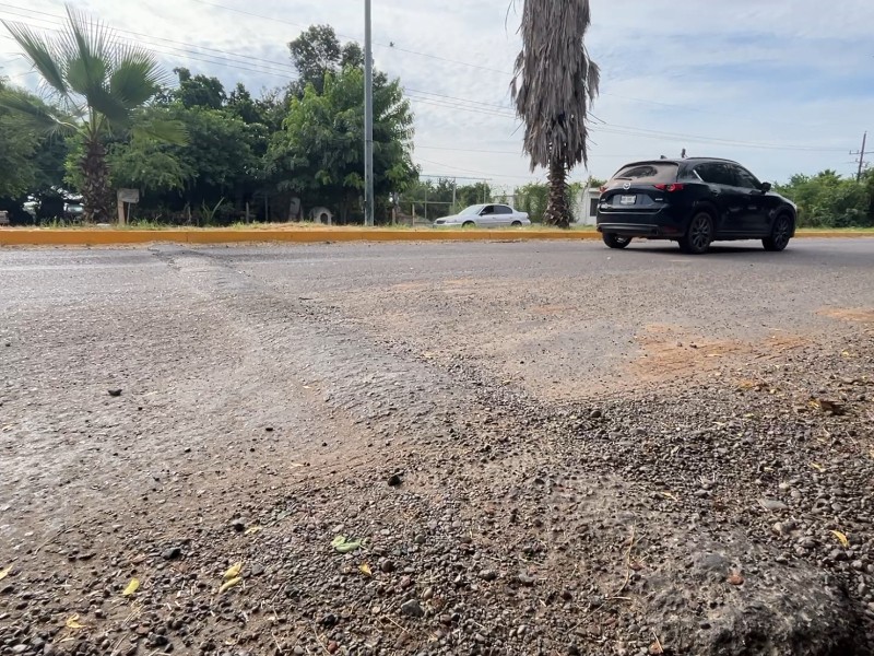 Topes sin pintar ponen en riesgo a conductores de Guasave