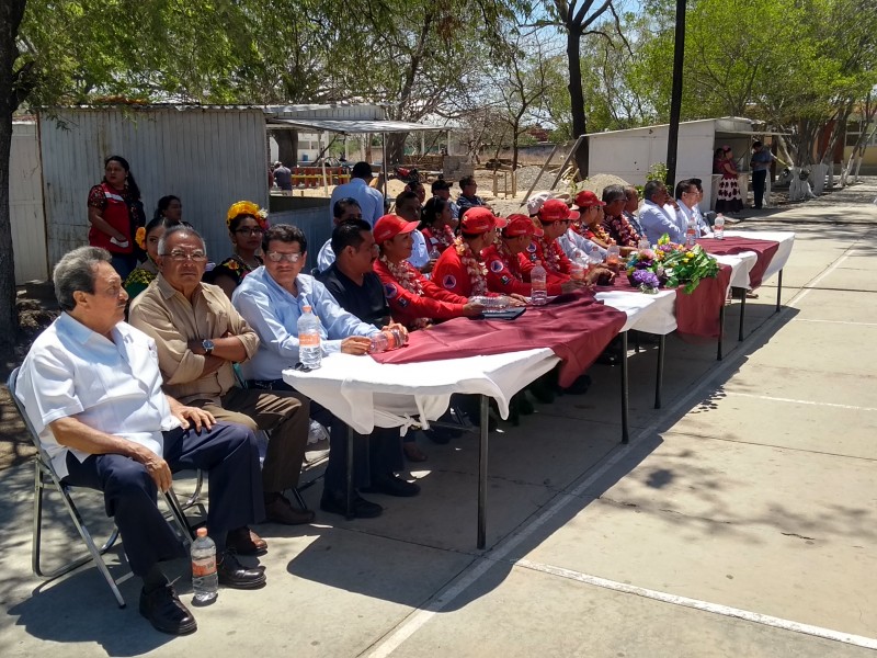 Topos Tlatelolco dona aulas en Juchitán