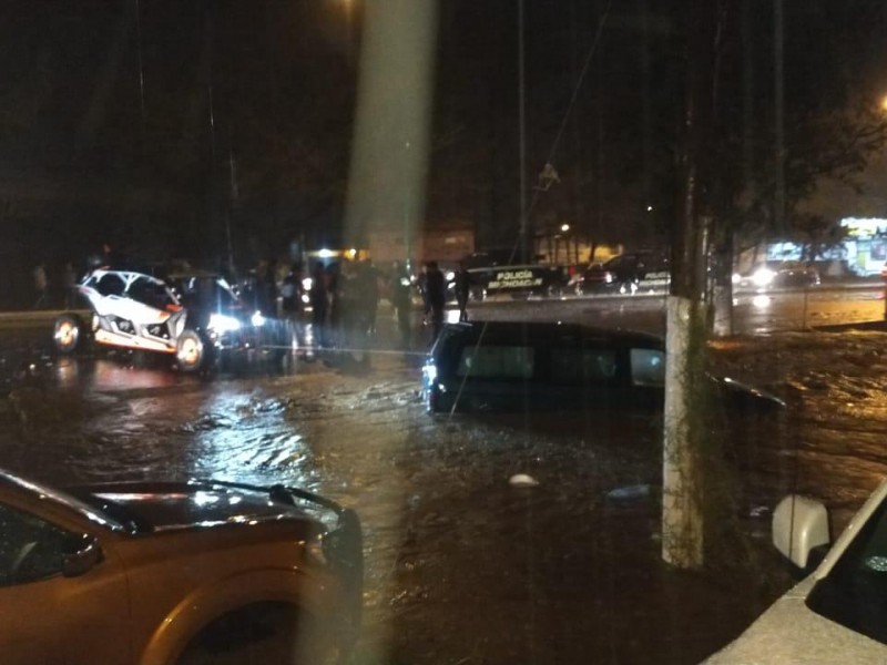 Tormenta desborda río en los Reyes