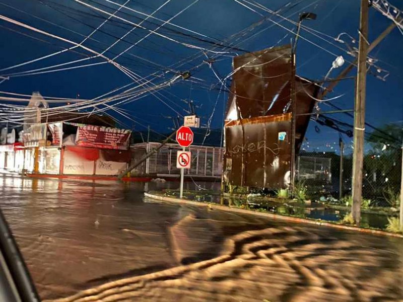 Tormenta eléctrica deja daños materiales en Hermosillo