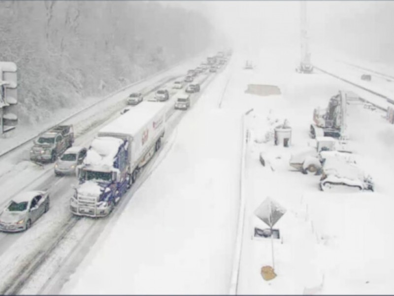 Tormenta invernal azota a Estados Unidos; hay 5 muertos