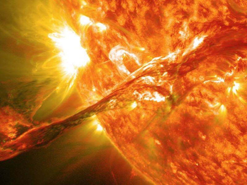 Tormenta solar golpea la Tierra: esto debes saber