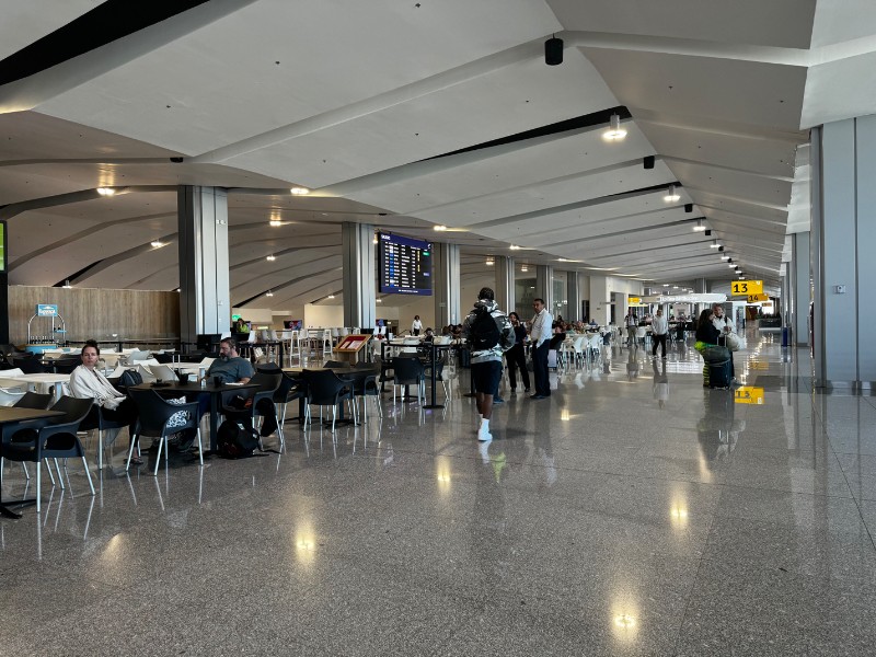 Tormenta tropical “Raymond”: Aeropuerto de Los Cabos opera con normalidad