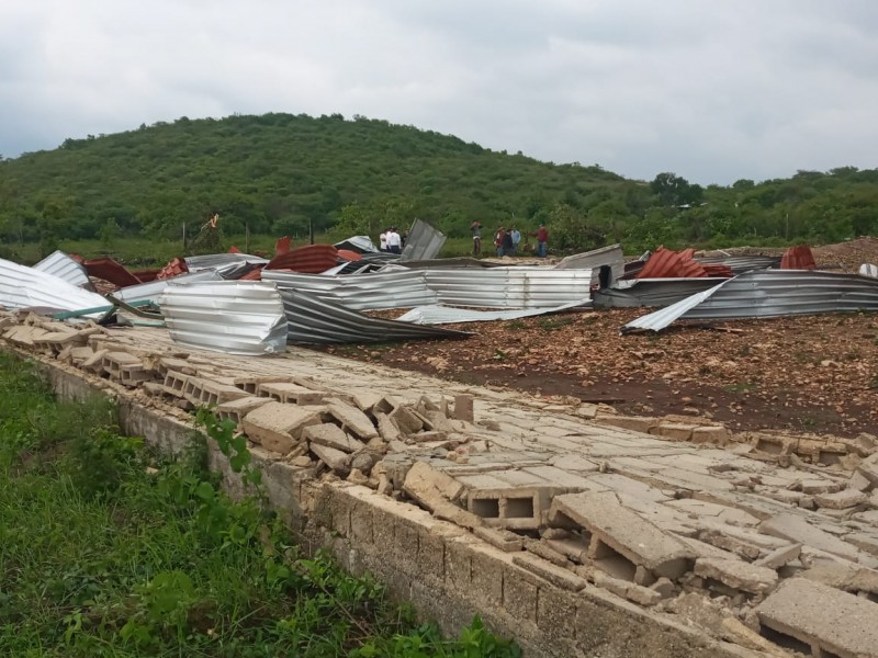 Tornado deja afectaciones en dos viviendas y lesionado en Comitán