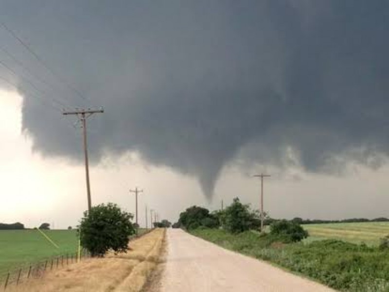 Tornado en Texas deja heridos y múltiples daños