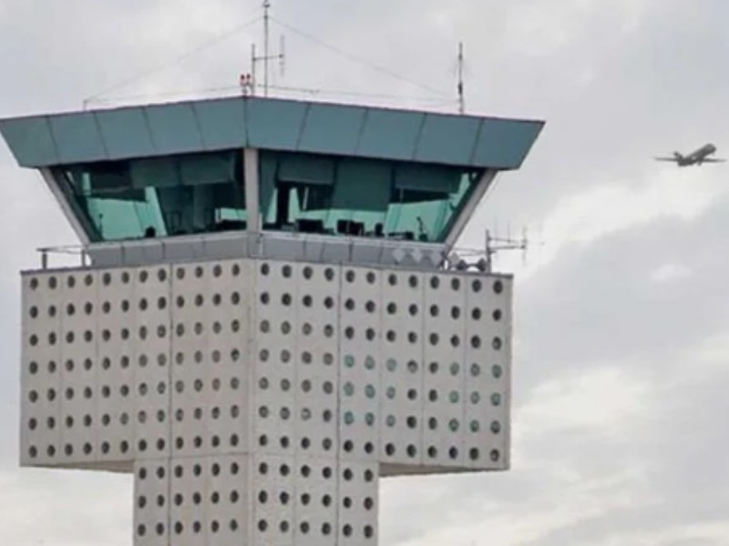 Torre de control del AICM resultó afectada por la lluvias
