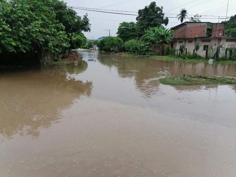 Torrenciales lluvias en Tututepec, dejan severos daños