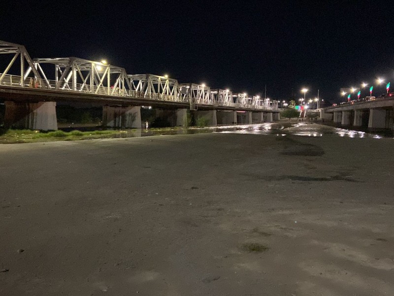 Torreonenses disfrutan de la séptima avenida del Río Nazas