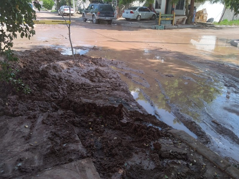 Total Play provoca fuga de agua en Las Mañanitas