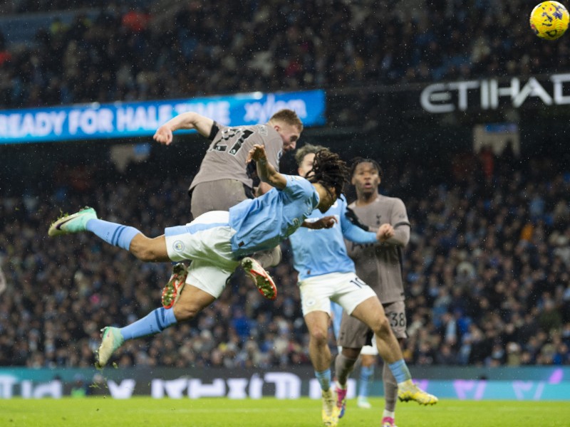 Tottenham le quita puntos al Manchester City en partidazo