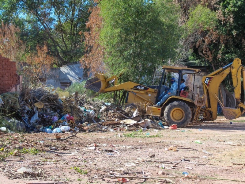 Trabaja Ayuntamiento de Guaymas en limpieza de basureros clandestinos
