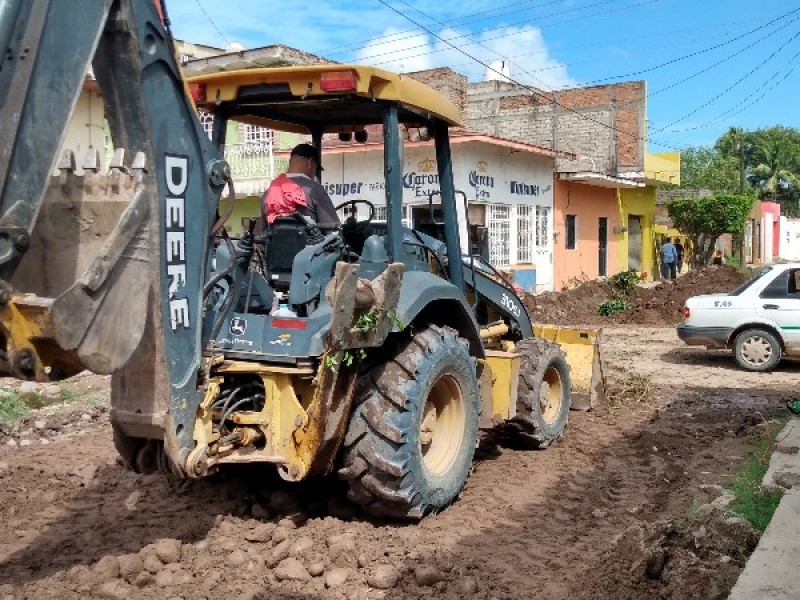 Trabaja Ayuntamiento de Tuxpan en rehabilitación de calles