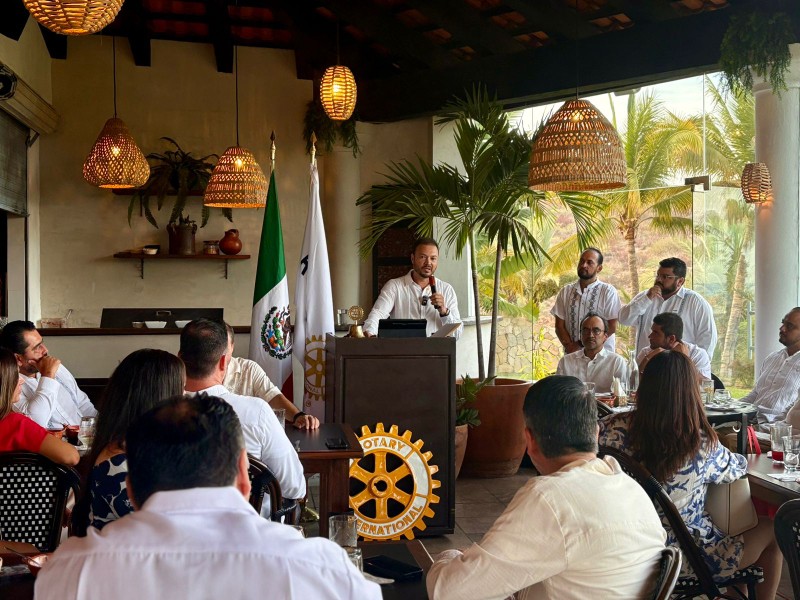 Trabaja Club Rotario San José del Cabo en combatir rezago educativo