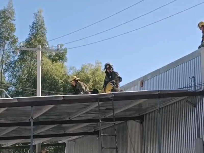 Trabajador de la construcción se electrocuta al tocar cables de alta tensión