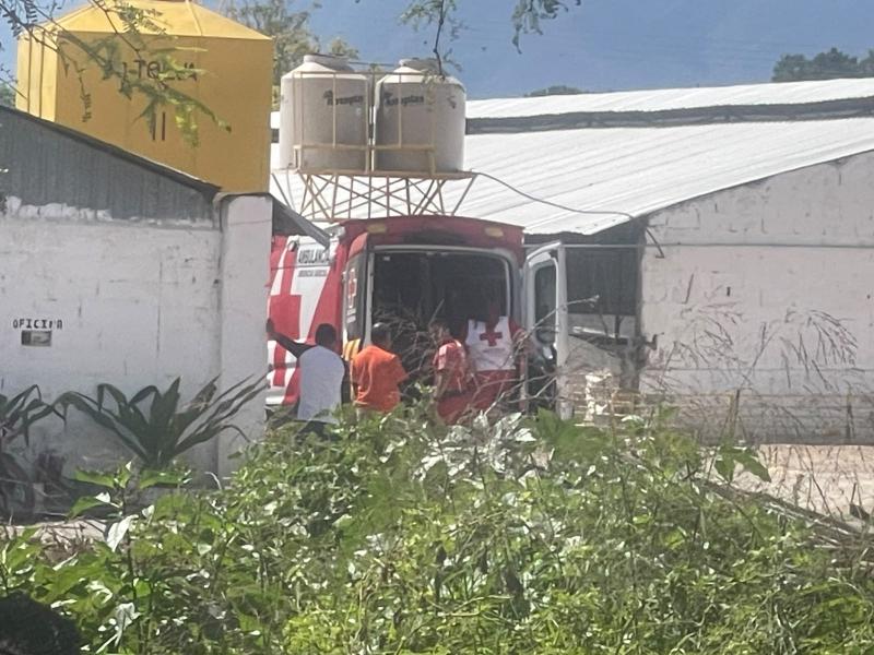 Trabajador de una granja se lesiona dentro de la empresa