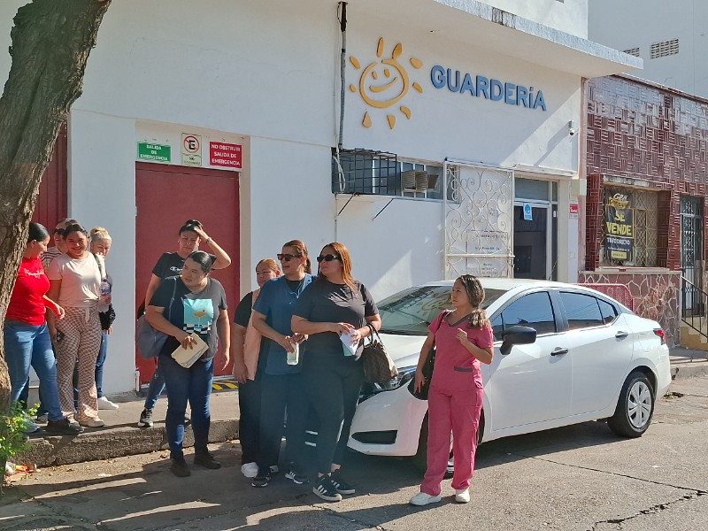 Trabajadoras de guardería Canirac U-1122 continuan manifestación