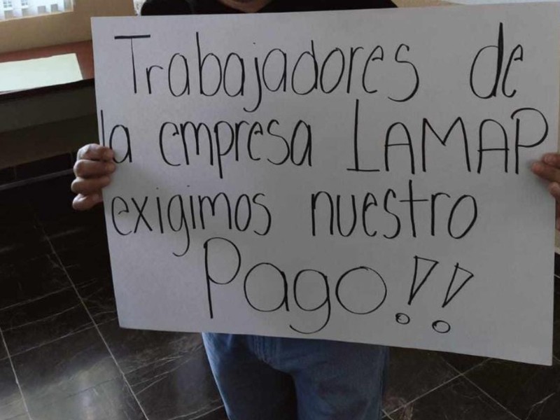 Trabajadoras protestan por falta de pago en Hospital de la Mujer