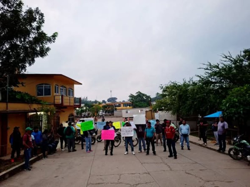 Trabajadores bloquean por cuarto día el complejo ferroviario de Matías Romero