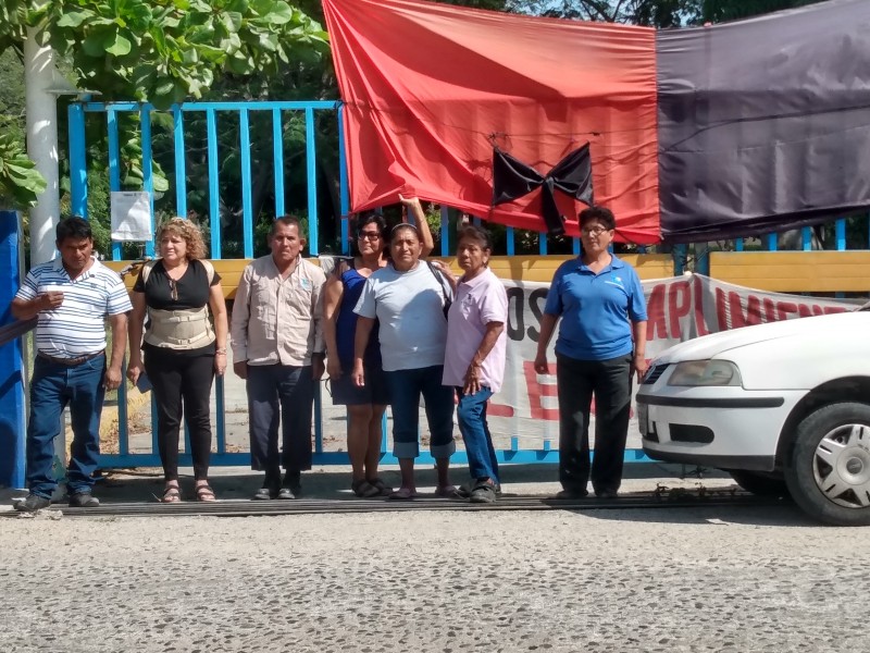 Trabajadores de ADESAC continúan huelga en CDMX