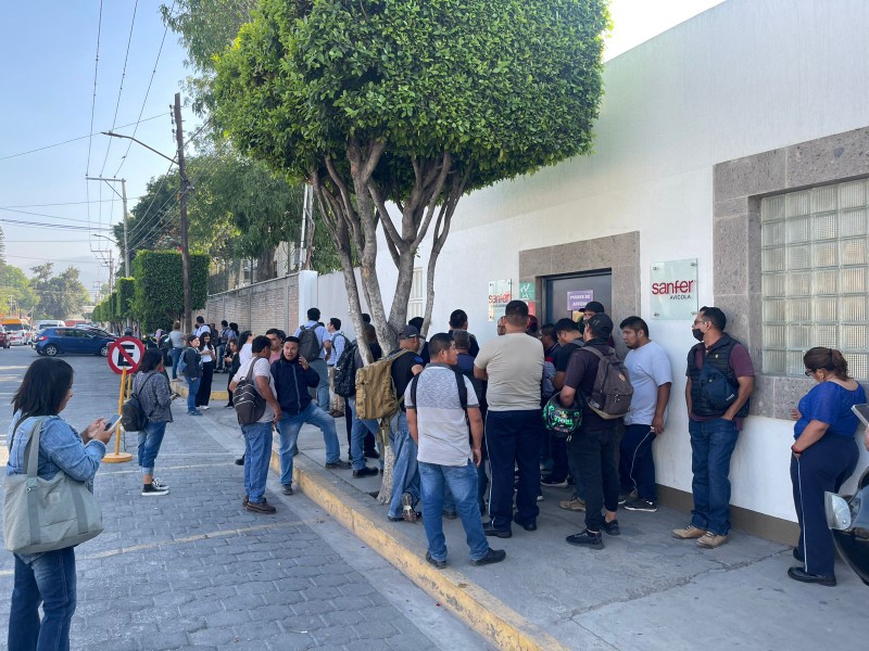 Trabajadores de avícola se manifiestan por utilidades