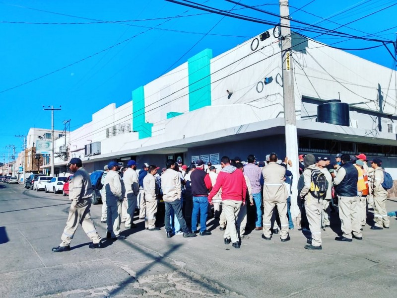 Trabajadores de CEA siguen con plantón