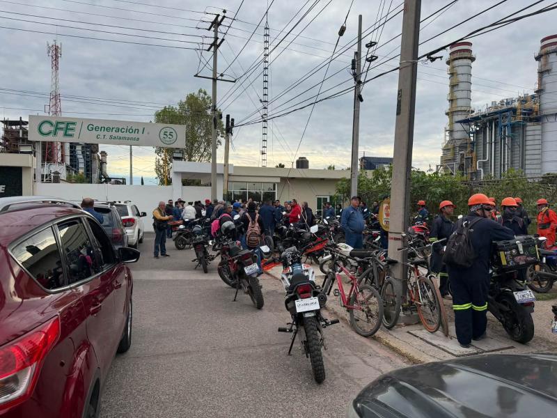 Trabajadores de CFE en Salamanca denuncian reubicaciones forzosas