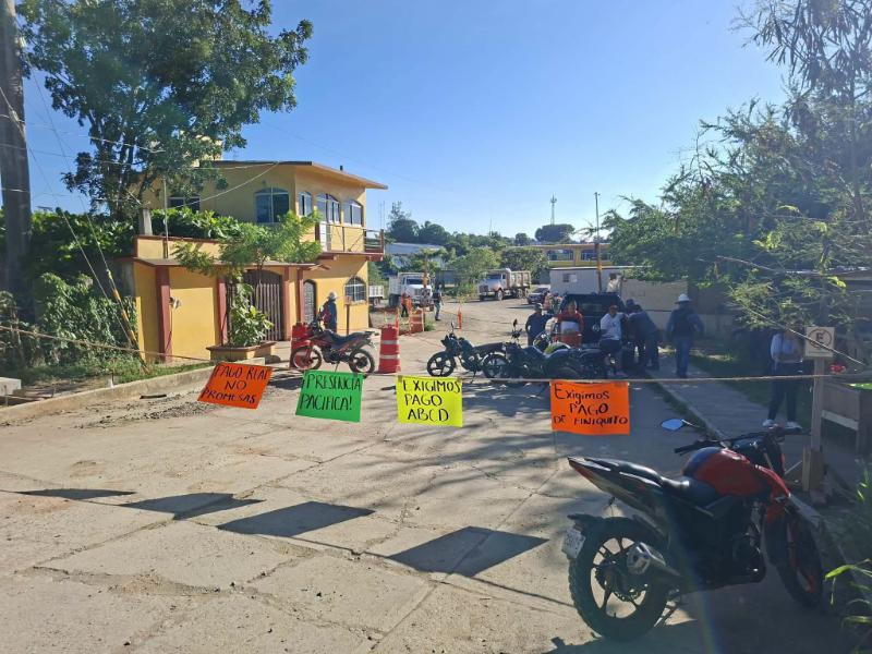 Trabajadores de constructora protestan en Matías Romero para exigir finiquitos