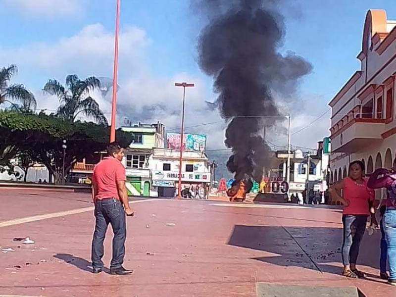 Trabajadores de  Frontera Comalapa se manifiestan