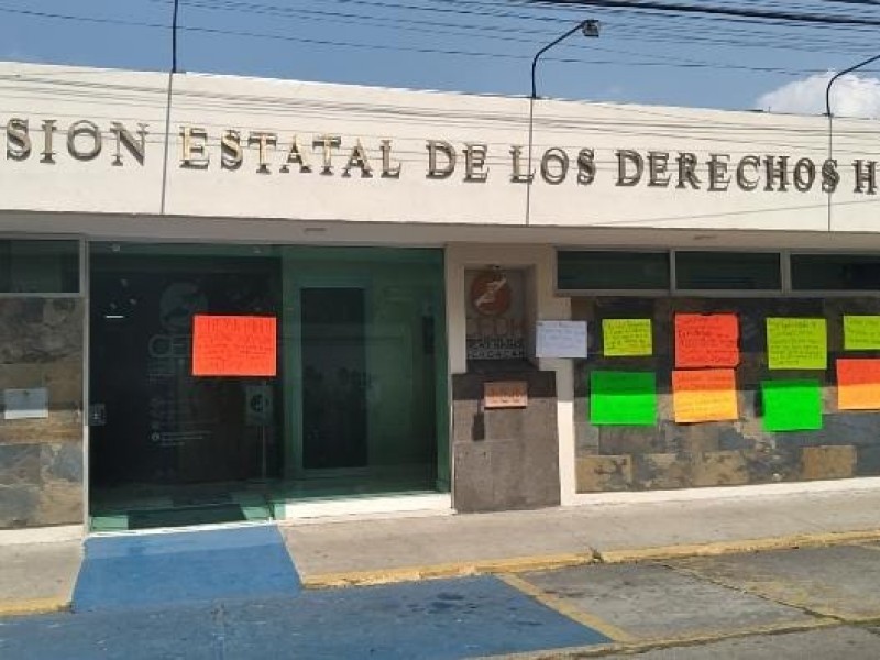 Trabajadores de la CEDH denuncian violación a sus derechos laborales