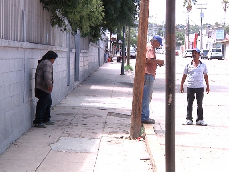 Trabajadores de la construcción esperan ser contratados