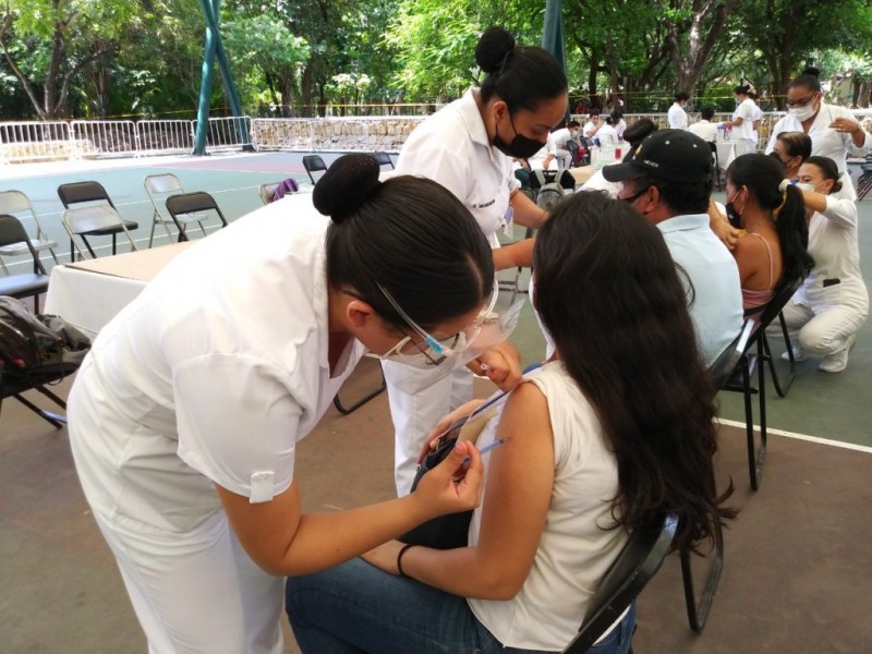 Trabajadores de la Educación piden vacuna de refuerzo