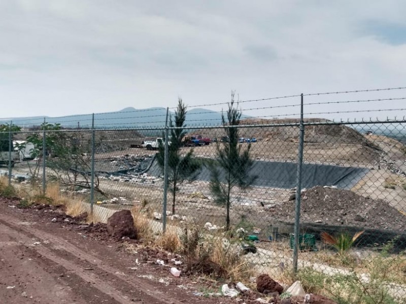 Trabajadores de limpia; cuentan con equipo de protección: Limpia