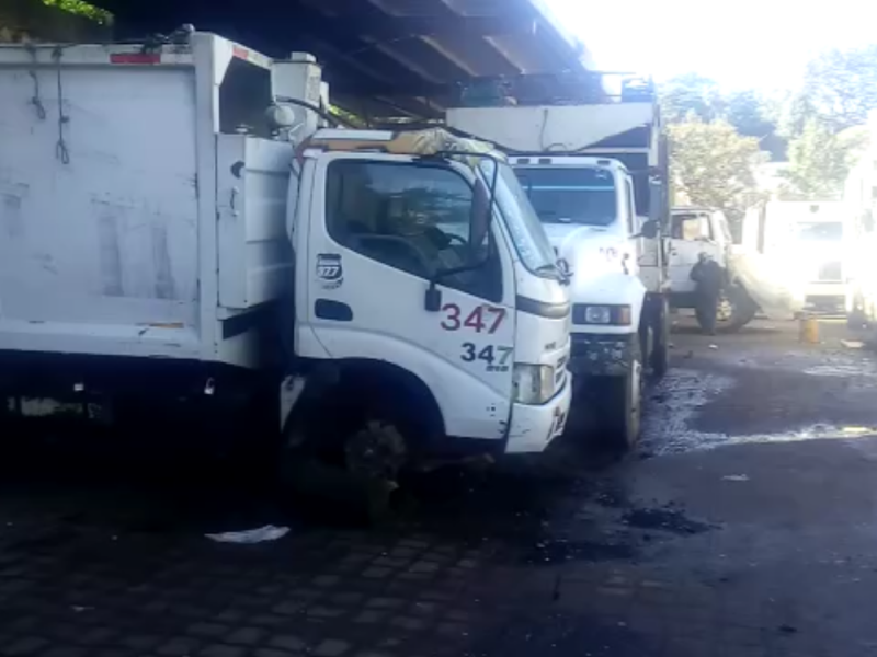 Trabajadores de Limpia reclaman por camiones dañados