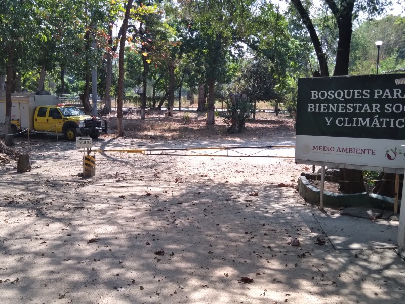 Trabajadores de Medio Ambiente sin equipo para combate a incendios